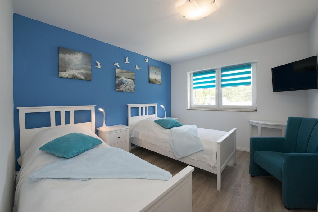 Ferienhaus Kuestensegler Breege Luaran gambar