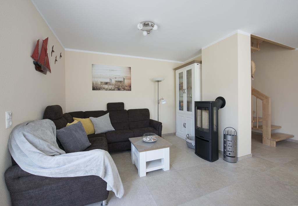 Ferienhaus Kuestensegler Breege Luaran gambar